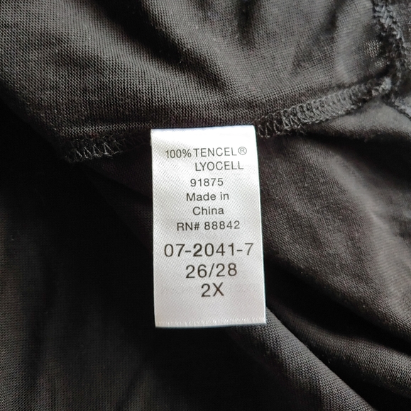 Ellos black lyocell top t-shirt v-neck short sleeves size 26/28 - Picture 2 of 5